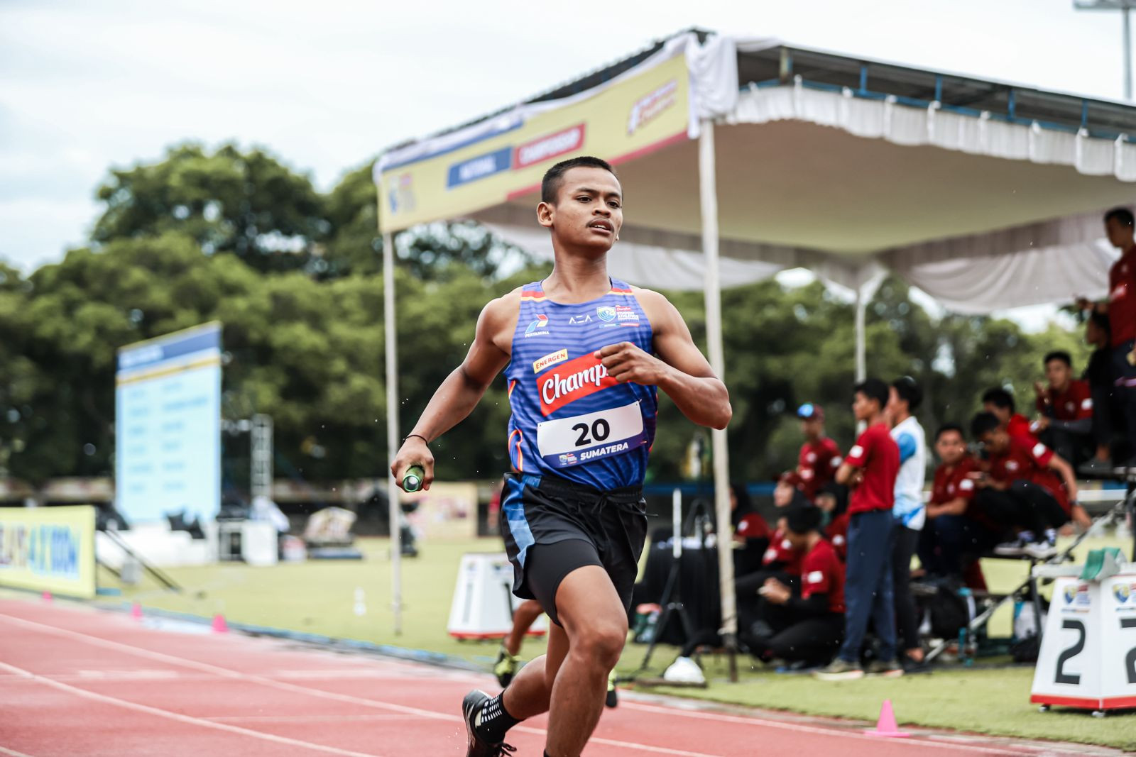 Fikri Firmansyah dari SMAN 4 Kisaran dalam pertandingan atletik