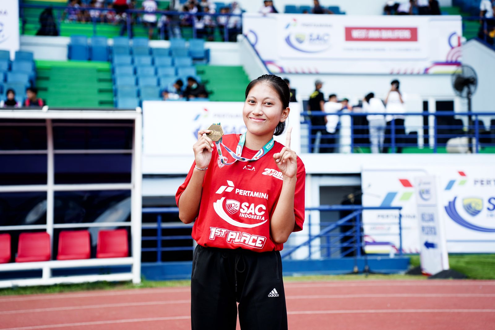 Rika Aulia Putri Raih Podium Pertama Tolak Peluru Putri Ternyata Pemain Voli Sac Indonesia